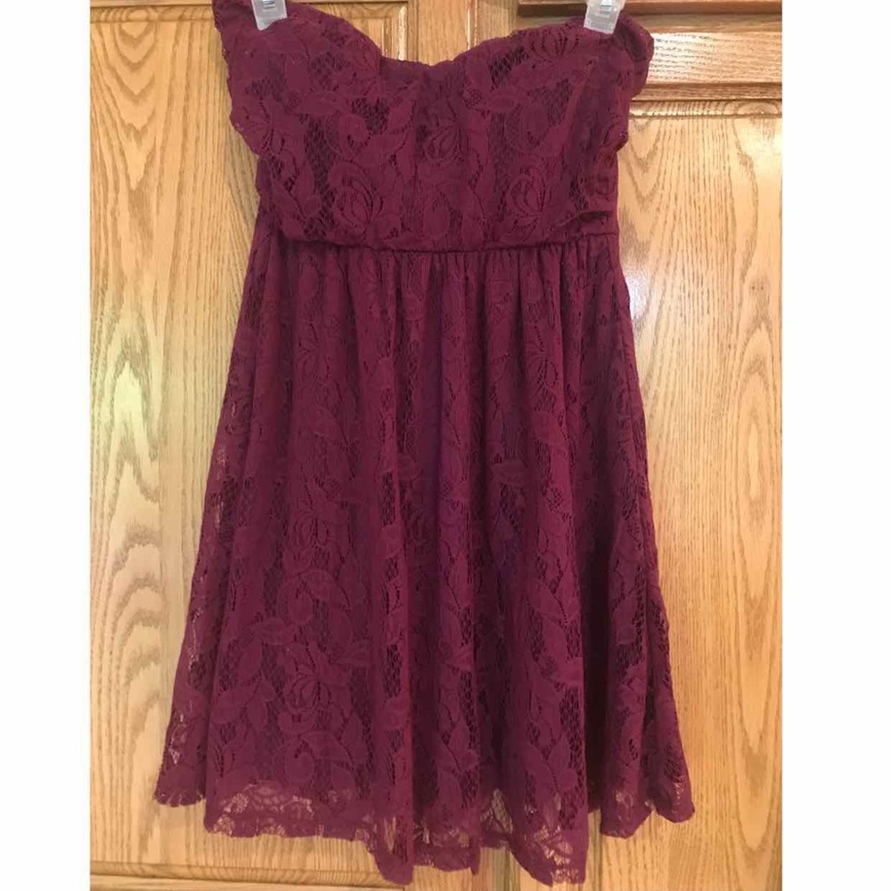 Strapless lace patterned dress